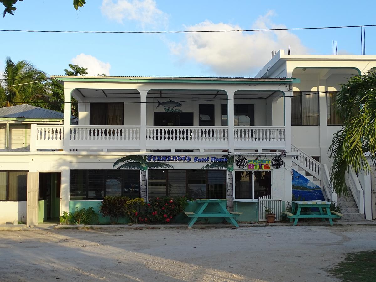 Hôtel Fernando'S Seaside à Sarteneja Extérieur photo