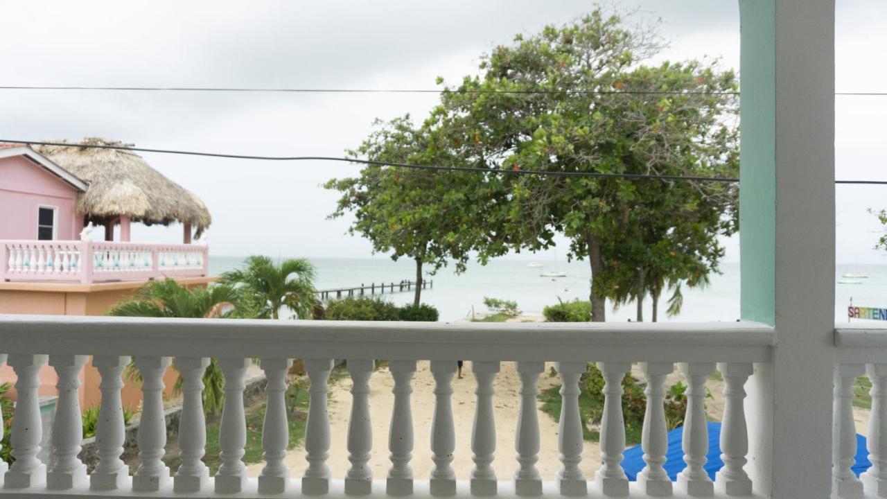 Hôtel Fernando'S Seaside à Sarteneja Extérieur photo