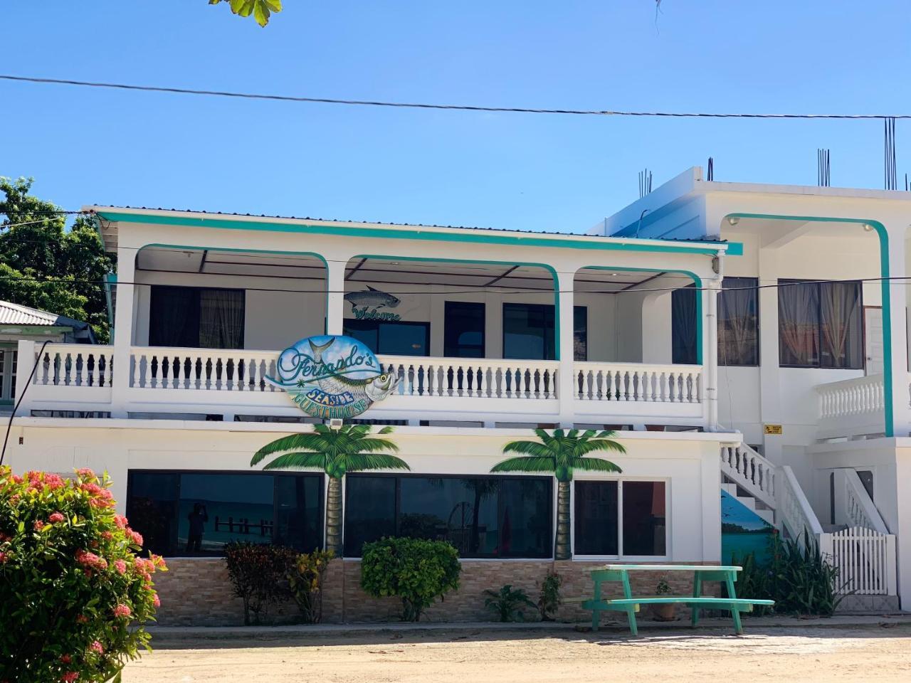 Hôtel Fernando'S Seaside à Sarteneja Extérieur photo